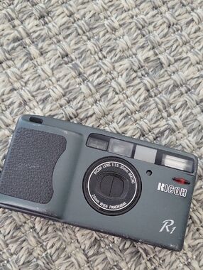 RICOH R1 35mm Compact Film Camera - Dark GRAY